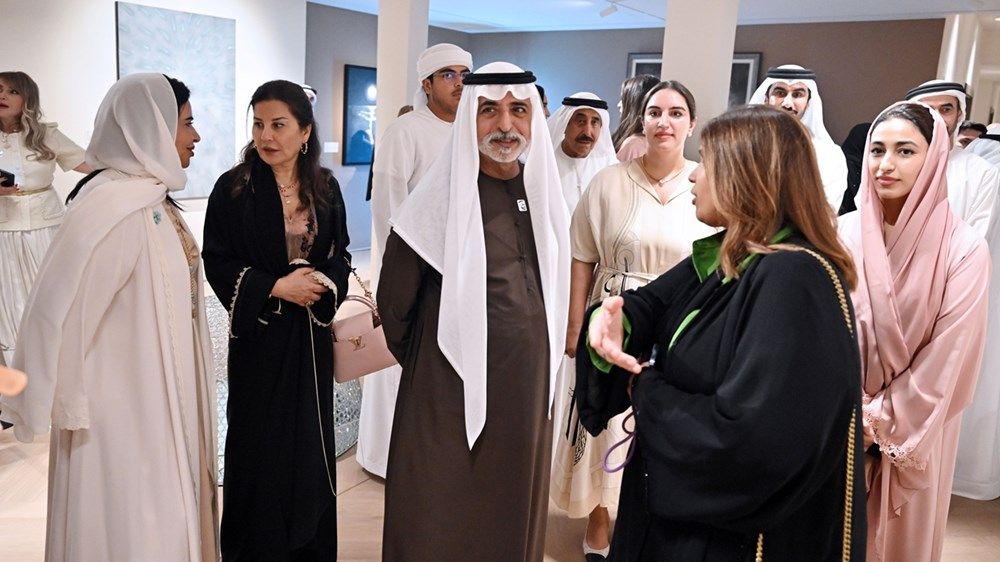 خلال افتتاحه معرض «خارج النص».. نهيان بن مبارك: الإمارات مركز عالمي للحوار الثقافي بفضل رؤية القيادة