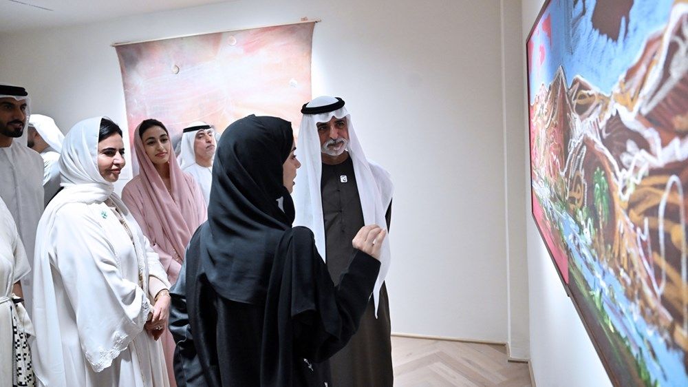 خلال افتتاحه معرض «خارج النص».. نهيان بن مبارك: الإمارات مركز عالمي للحوار الثقافي بفضل رؤية القيادة