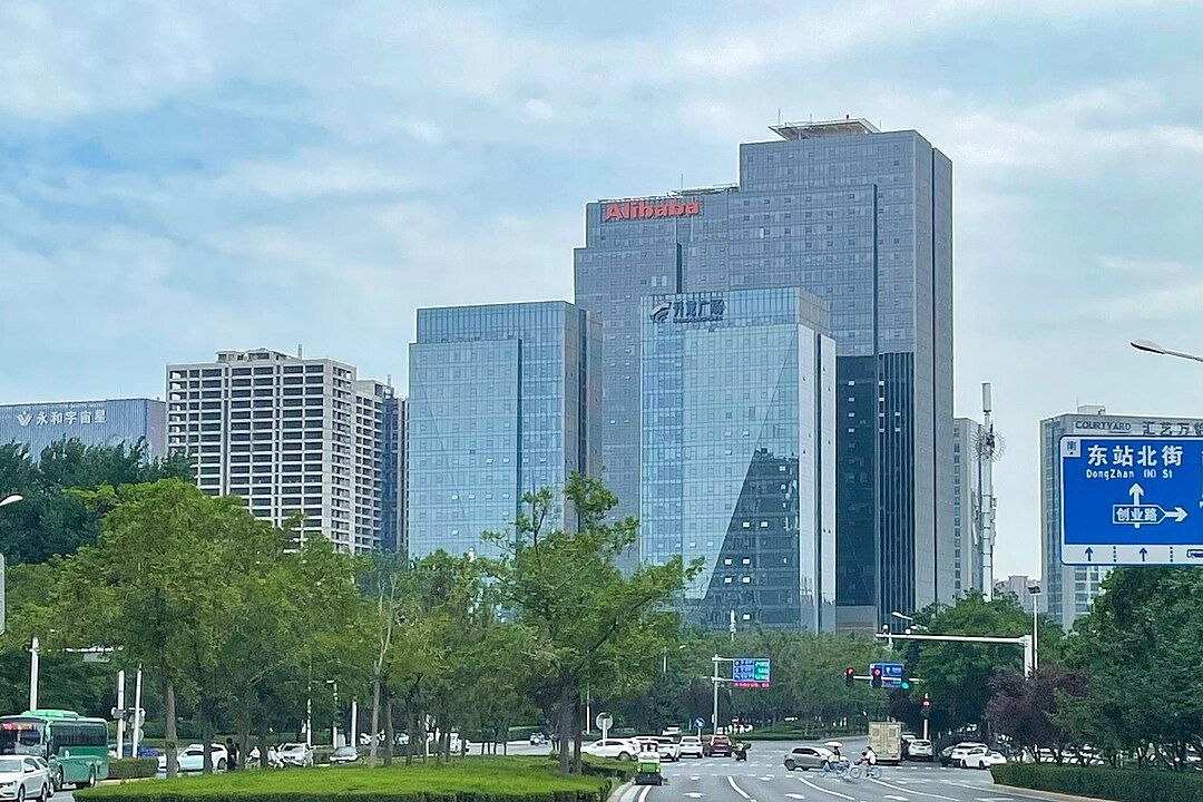 تقرير: علي بابا تدرس إطلاق “توكن الوديعة” مع تشديد الصين قبضتها على العملات المستقرة