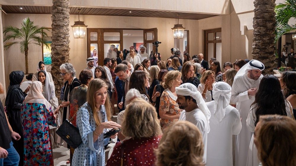 خلال افتتاحه معرض «خارج النص».. نهيان بن مبارك: الإمارات مركز عالمي للحوار الثقافي بفضل رؤية القيادة