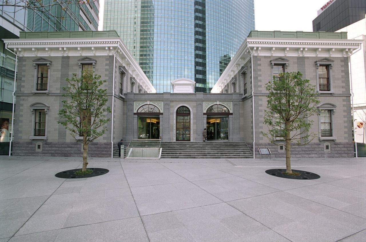 اليابان | محطة شينباشي (JY29): حيث بدأ الحلم الحديدي لليابان وجُسِّد ”الجسر الجديد“ في قلب طوكيو القديمة