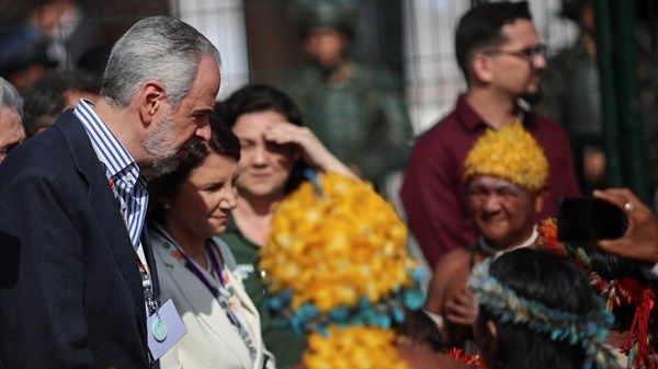 البرازيل.. متظاهرون من السكان الأصليين يغلقون مدخل مؤتمر المناخ