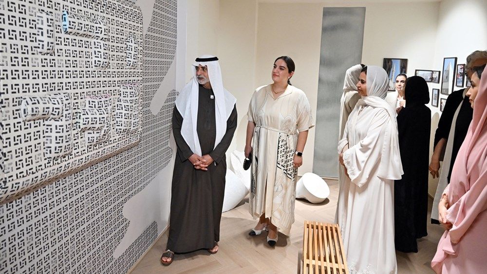 خلال افتتاحه معرض «خارج النص».. نهيان بن مبارك: الإمارات مركز عالمي للحوار الثقافي بفضل رؤية القيادة