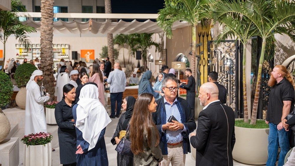 خلال افتتاحه معرض «خارج النص».. نهيان بن مبارك: الإمارات مركز عالمي للحوار الثقافي بفضل رؤية القيادة