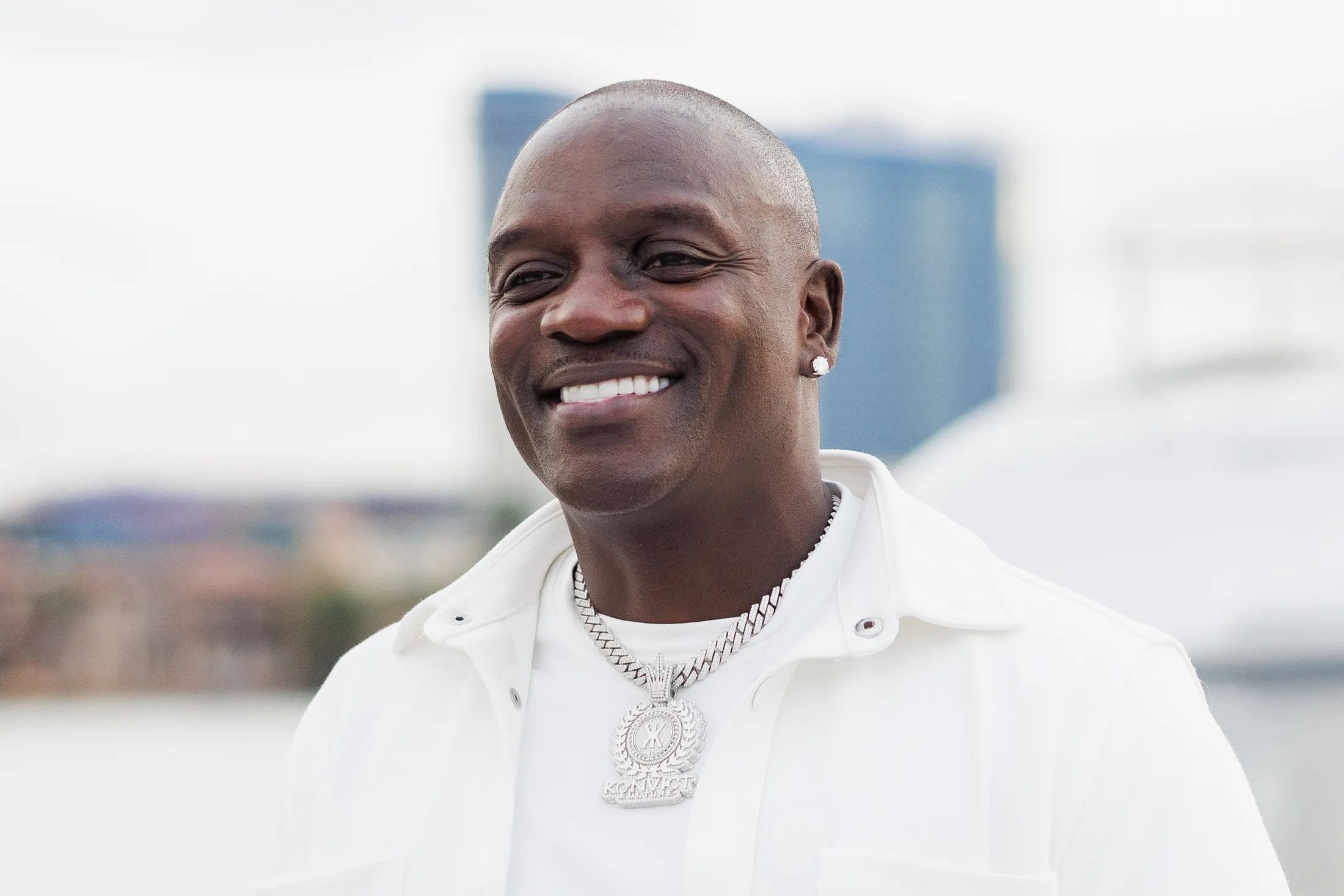 اعتقال AKON يثير التّساؤلات… ما الّذي حدث؟
