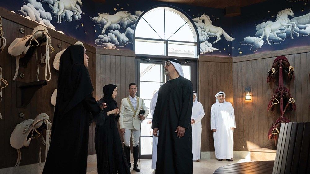 خالد بن محمد بن زايد يزور مدرسة «أبوظبي للفنون الفروسية الأميرية» في جزيرة الجبيل