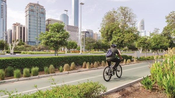 «البلديات والنقل» تواصل تطوير مسارات الدراجات الهوائية
