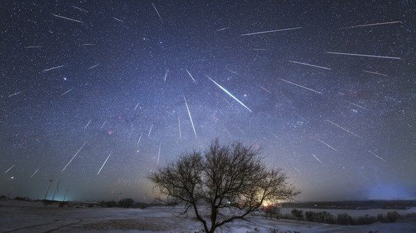 زخات شهب الأسديّات تسطع في سماء الإمارات خلال نوفمبر