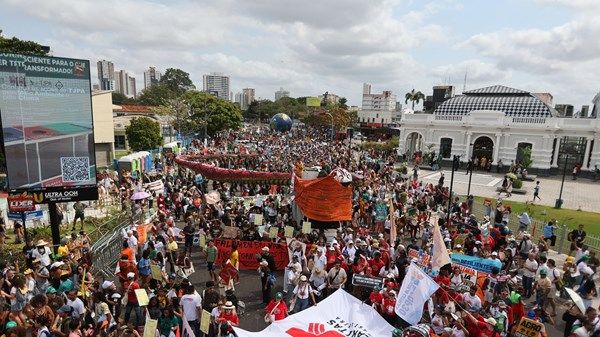 احتجاجات دفاعا عن المناخ في مؤتمر كوب 30