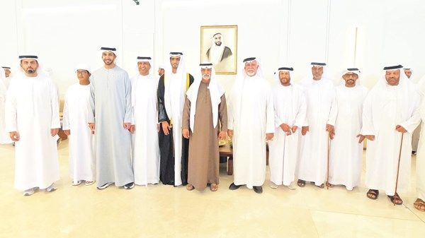 نهيان بن مبارك يحضر أفراح الخييلي والقمزي في العين