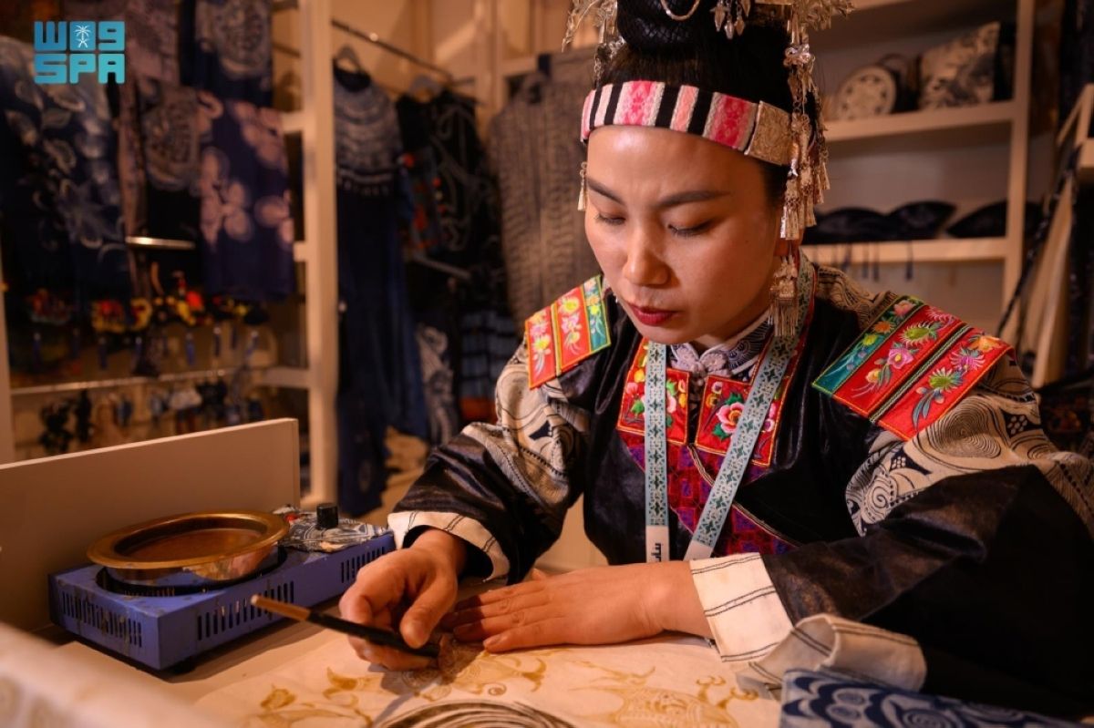 حرفيون صينيون يجلبون ملامح حضارة تمتد لآلاف السنين إلى الرياض