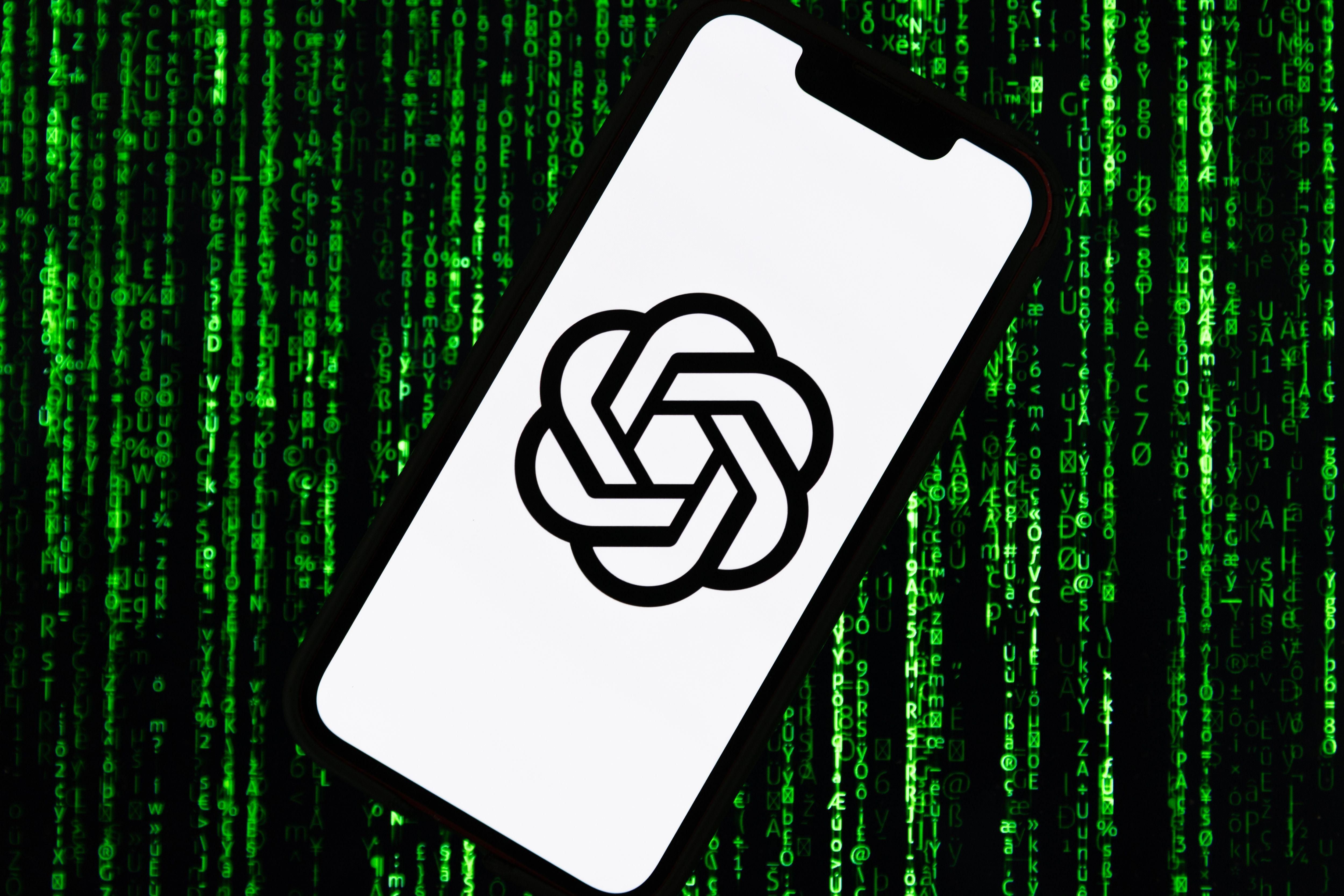 التايمز: الهجرة غير الشرعية "تُمزق بلادنا"