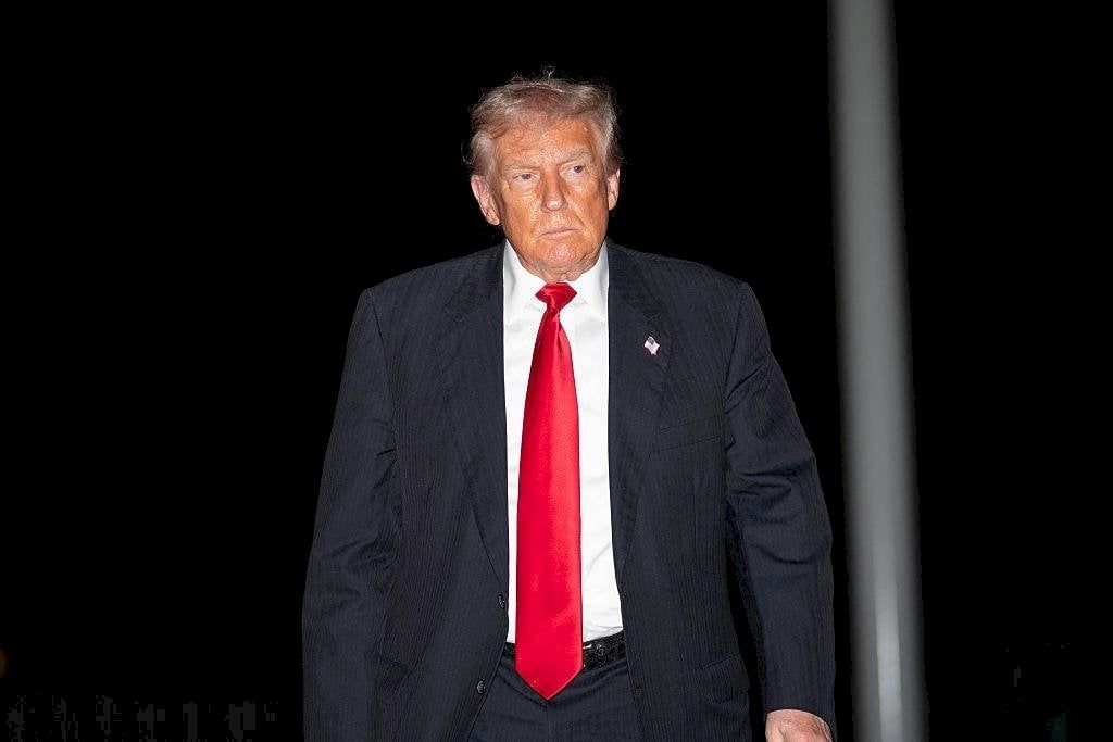 واشنطن بوست: ماذا وراء تغير موقف ترامب تجاه الرسوم الجمركية والهجرة؟