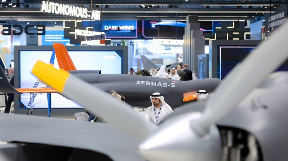 حمدان بن محمد يبحث مع وزير الدفاع الأرميني تعزيز التعاون وسبل إقرار مقومات السلام الإقليمي والعالمي