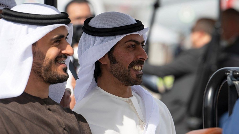 خالد بن محمد بن زايد يزور عدداً من أجنحة معرض دبي للطيران