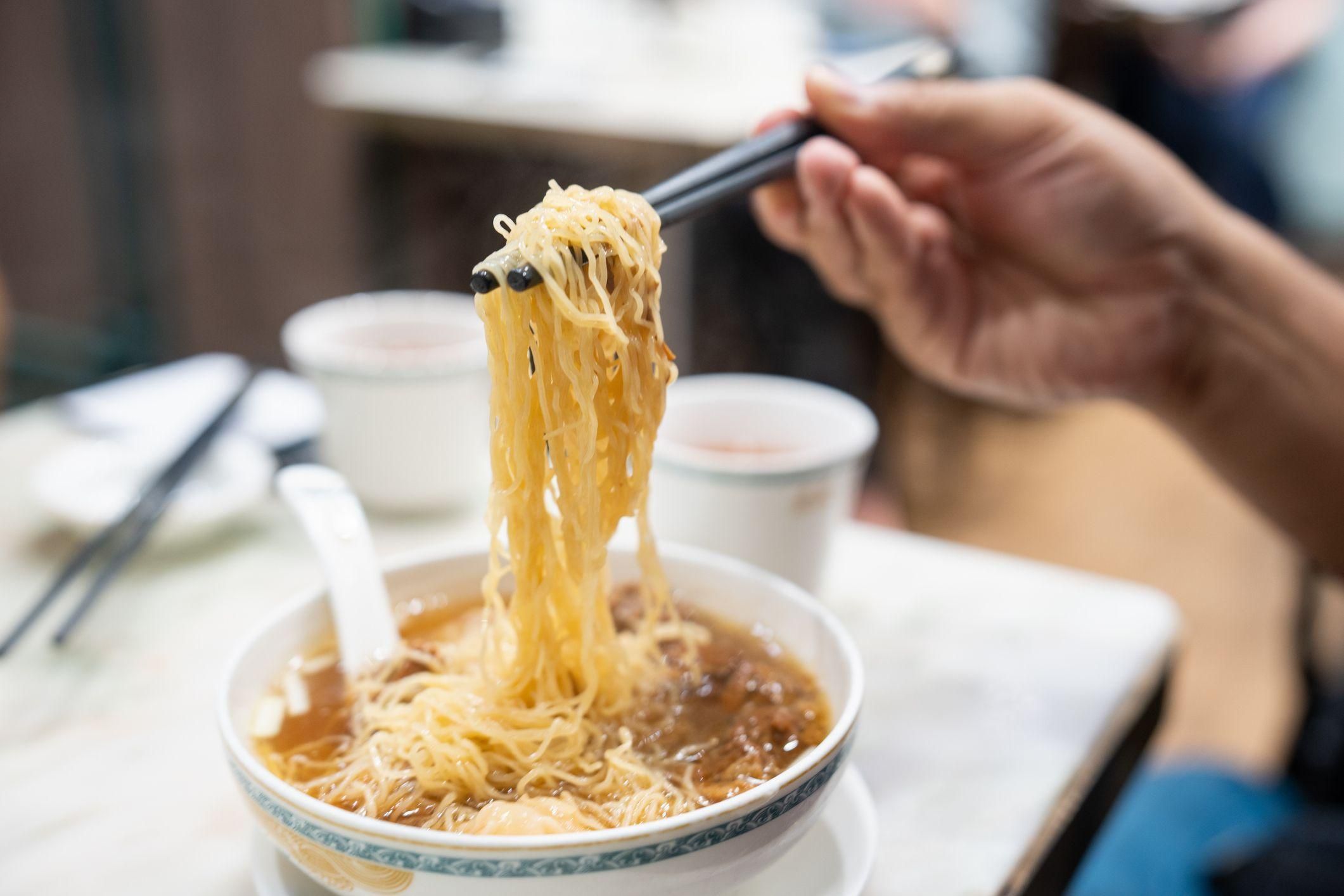 واشنطن بوست: ماذا وراء تغير موقف ترامب تجاه الرسوم الجمركية والهجرة؟