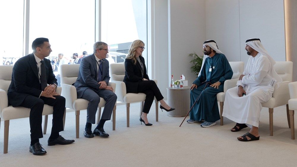محمد بن راشد يلتقي نائب الرئيس التنفيذي لمجموعة بوينغ العالمية