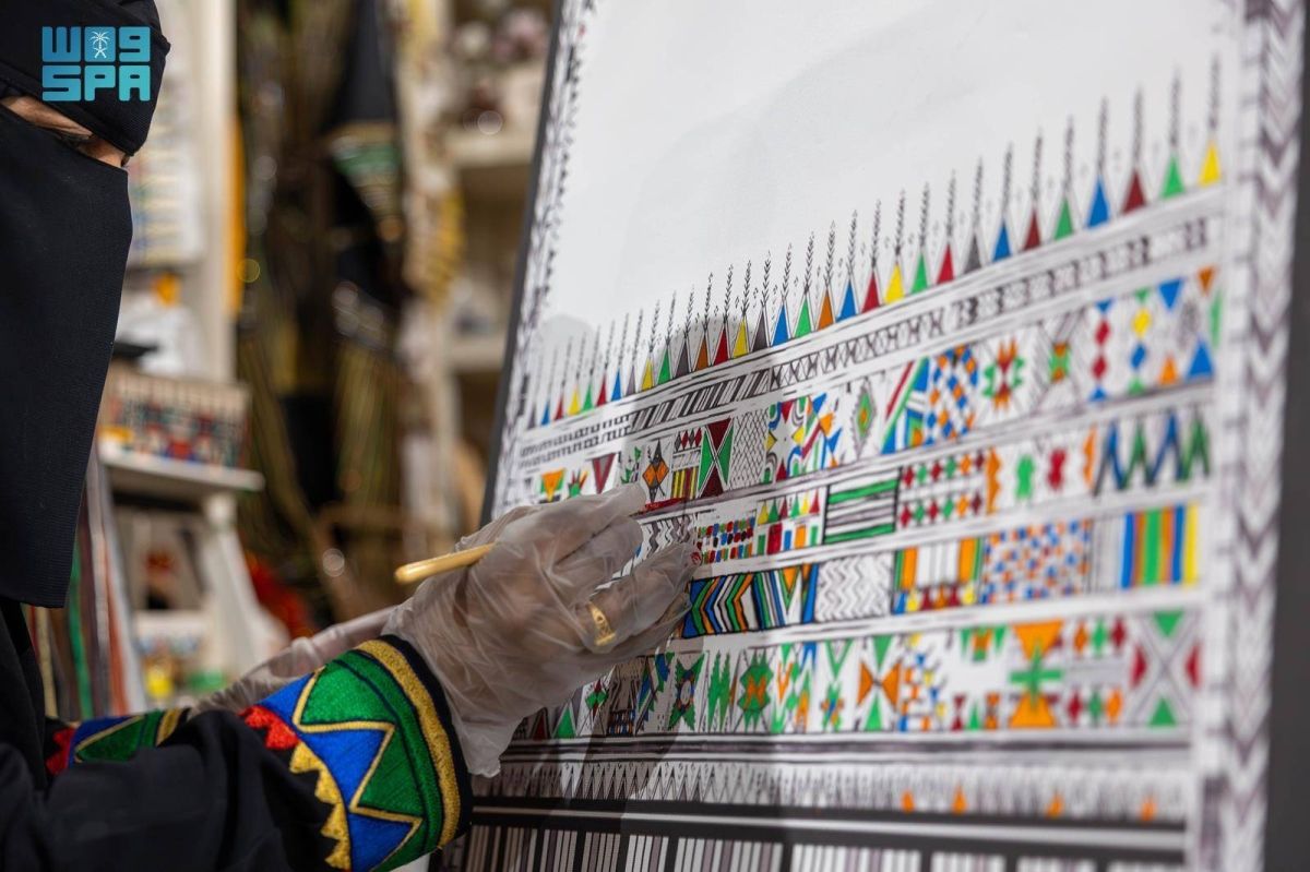 القط العسيري يزين جناح الفن التراثي في معرض «بنان»