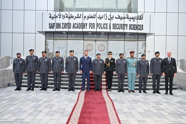 «شرطة أبوظبي» تُطلع وفداً من سلوفاكيا على أفضل الممارسات التطويرية