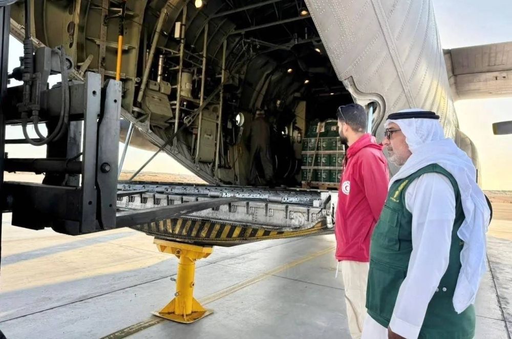 السعودية تواصل جسرها الإغاثي للشعب الفلسطيني بوصول الطائرة الـ 73 للعريش