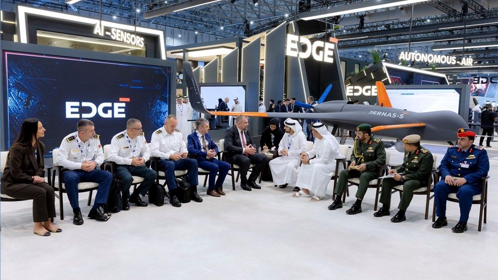 حمدان بن محمد يلتقي وزير الدفاع في مونتينيغرو ويبحث معه مستقبل التعاون بين البلدين