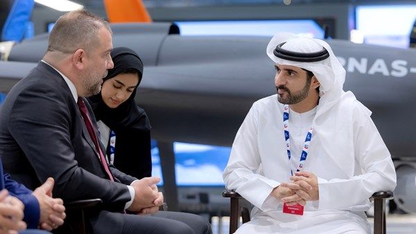 حمدان بن محمد يلتقي وزير الدفاع في مونتينيغرو ويبحث معه مستقبل التعاون بين البلدين