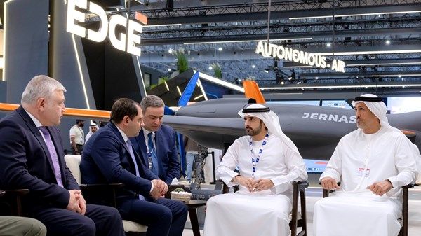 حمدان بن محمد يبحث مع وزير الدفاع الأرميني تعزيز التعاون وسبل إقرار مقومات السلام الإقليمي والعالمي