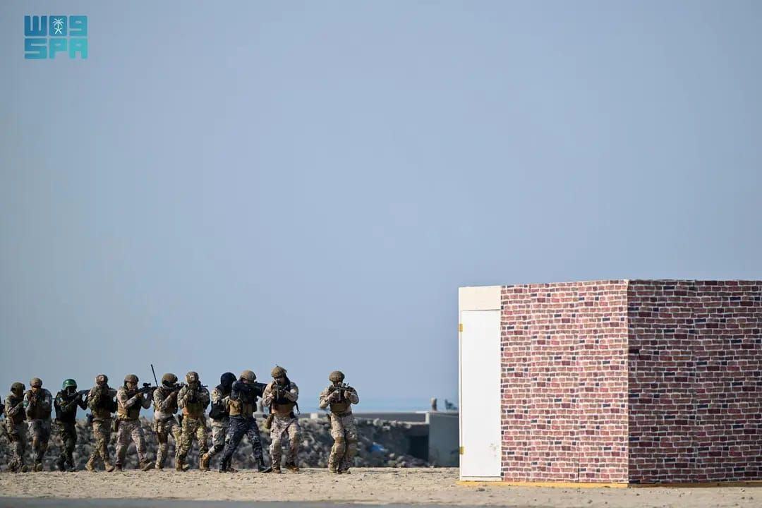 اختتام مناورات الموج الأحمر 8 بمشاركة القوات المصرية في قاعدة الملك فيصل البحرية