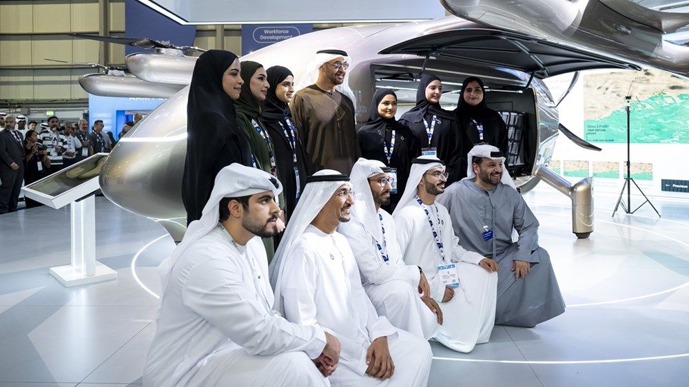 رئيس الدولة يزور فعاليات اليوم الثالث لمعرض دبي للطيران 2025 ويلتقي وزير الدفاع الإيطالي