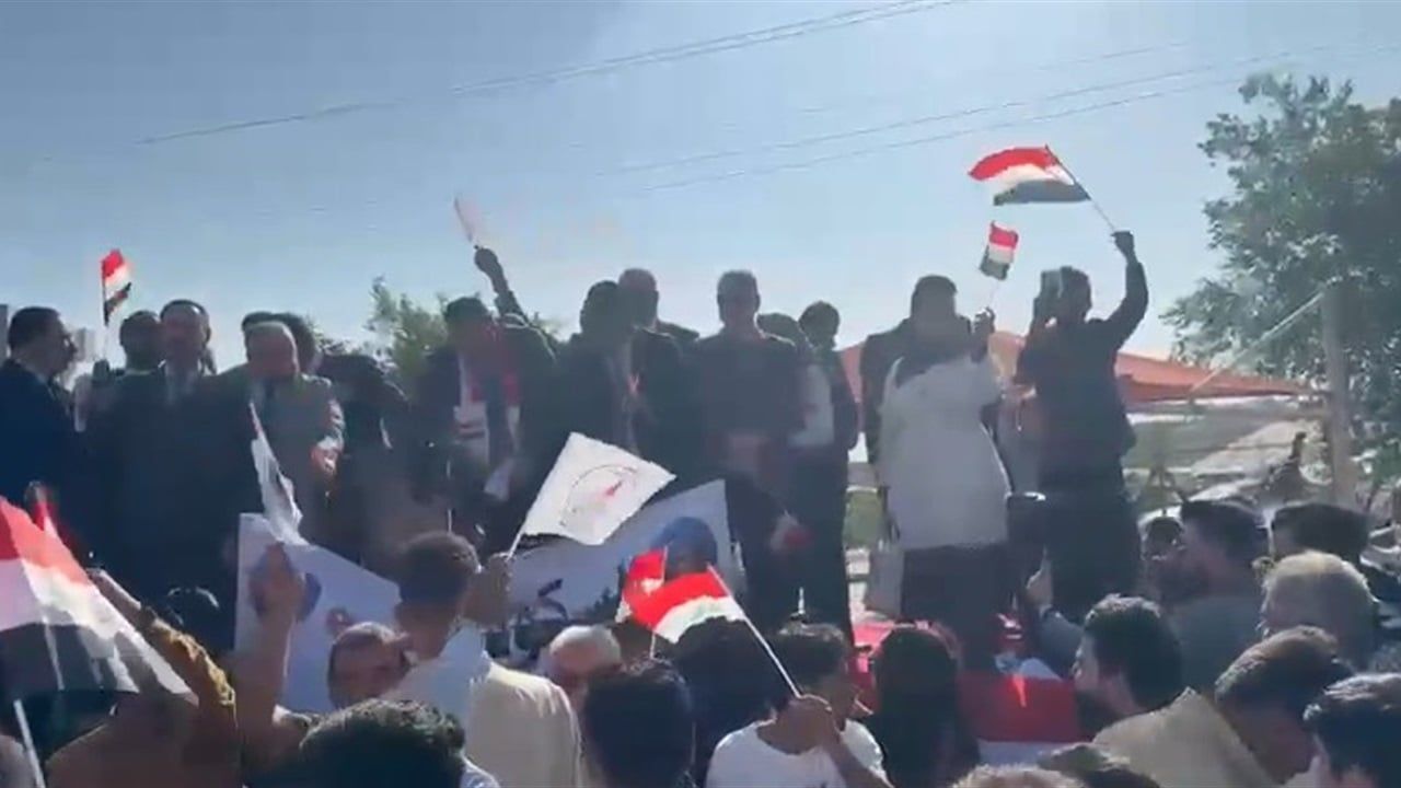 بـ"اغنية وطنية حزينة".. المعلمون يحولون تظاهراتهم الى "احتفال انتصار" على وزارة المالية (فيديو)