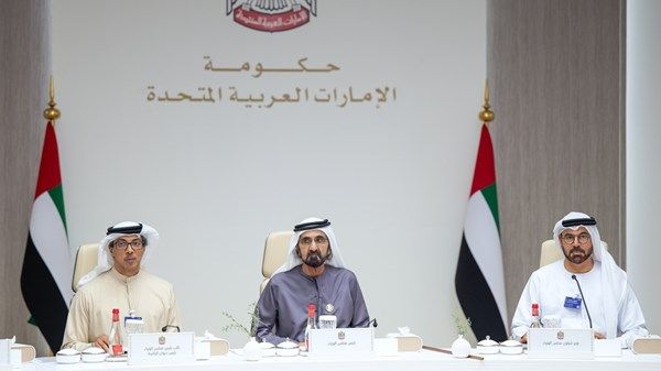 محمد بن راشد يترأس اجتماعاً لمجلس الوزراء في معرض دبي للطيران