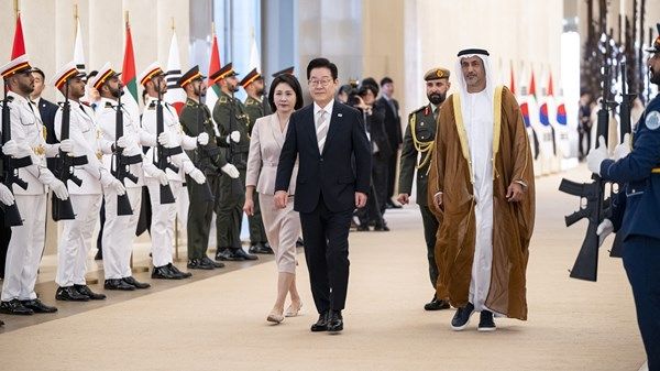 الرئيس الكوري يختتم زيارته إلى الدولة