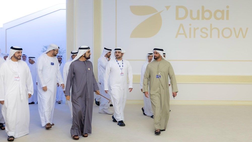 محمد بن راشد يترأس اجتماعاً لمجلس الوزراء في معرض دبي للطيران