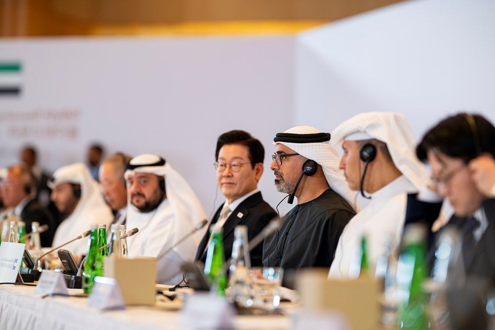 ولي عهد أبوظبي والرئيس الكوري يشهدان اجتماع الطاولة المستديرة للأعمال لتعزيز التعاون الاقتصادي بين البلدين