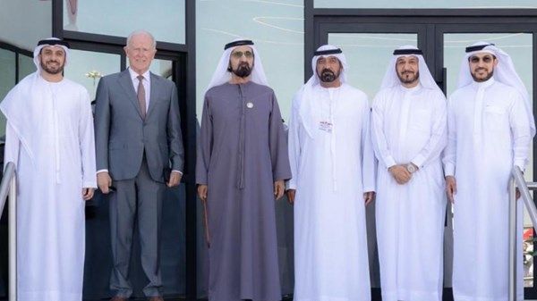 محمد بن راشد يلتقي الفريق القيادي لمجموعة طيران الإمارات