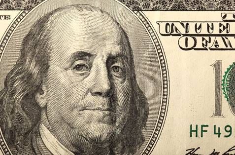 تراجع طفيف للدولار الأمريكي مع توقعات الفائدة الفيدرالية