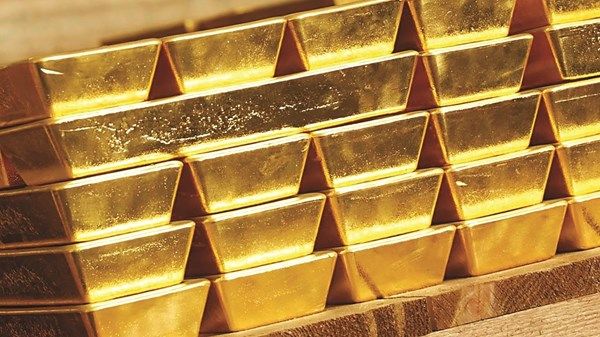 الذهب يتراجع مع ارتفاع الدولار