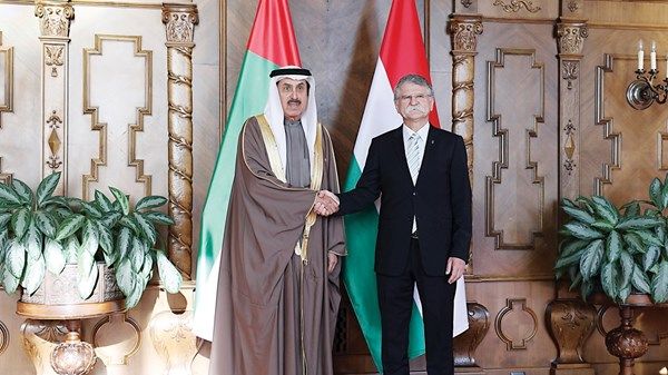 صقر غباش ورئيس «الوطنية المجرية» يبحثان العلاقات البرلمانية