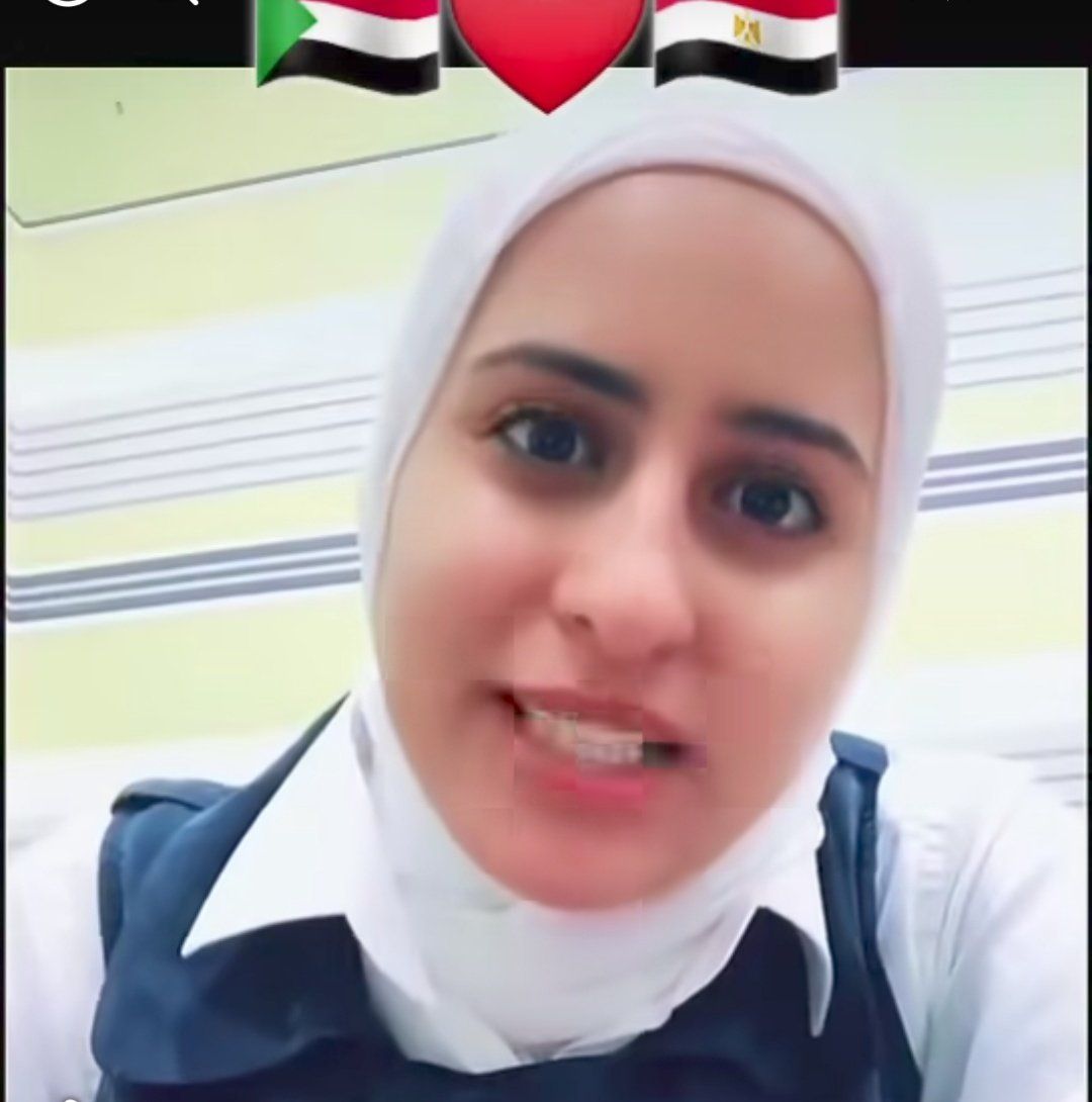 شاهد بالفيديو.. فتاة مصرية محجبة تعلن خطوبتها من شاب سوداني: (أنا فخورة بخطيبي وأهله ومبسوطة جداً إن الأولاد بطلوا يتابعوني وكل متابعيني أصبحوا بنات وأهل السودان على رأسي من فوق)