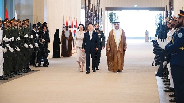 الرئيس الكوري يختتم زيارته إلى الدولة