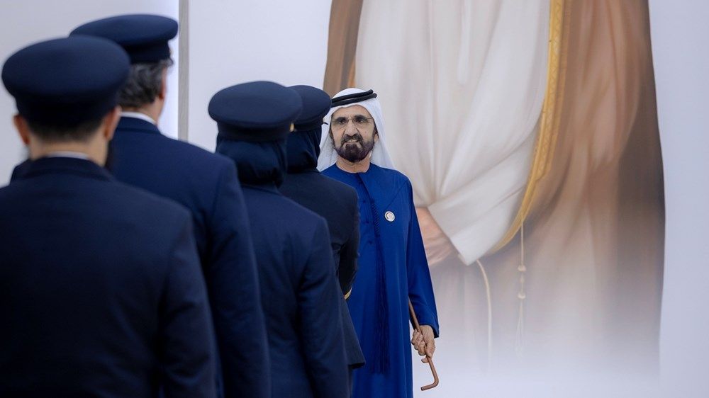 محمد بن راشد يلتقي مجموعة من الطيارين الإماراتيين ويؤكد أهمية الكوادر الوطنية في تطوير القطاع وتعزيز تنافسيته العالمية