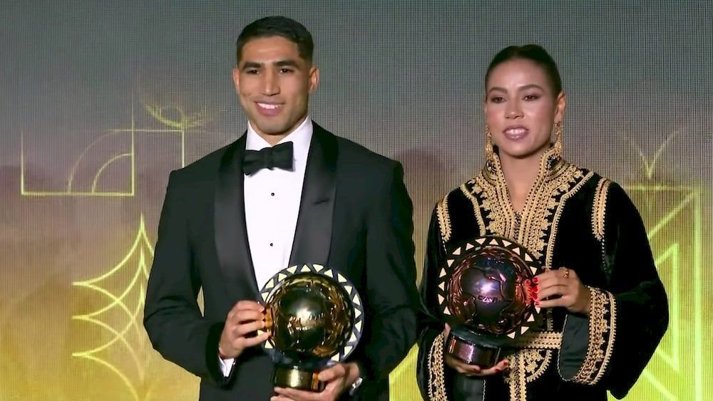 أشرف حكيمي يتوج بجائزة أفضل لاعب إفريقي في 2025