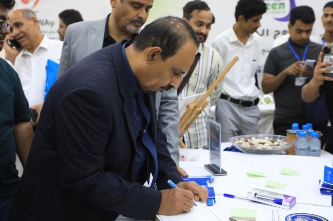 المحافظ بن ماضي يدشّن "الهاكثون الأول لريادة الأعمال والابتكار" بجامعة حضرموت ويؤكد أهمية الحدث في تحويل الطلاب إلى "قادة مشاريع