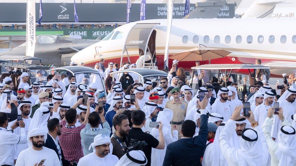 خلال زيارة سموه لمعرض دبي للطيران 2025.. محمد بن راشد يؤكد دور الإمارات في صياغة مستقبل الطيران والفضاء