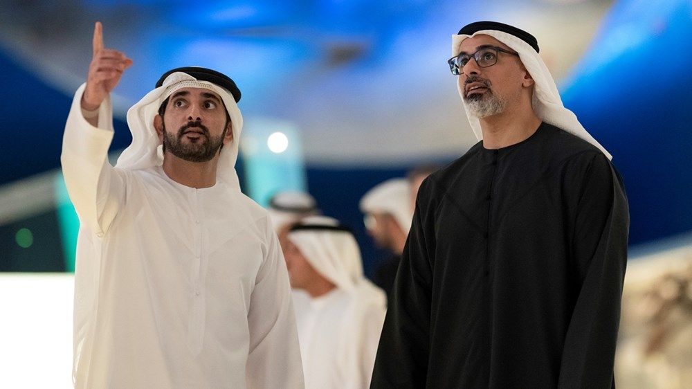 خالد بن محمد بن زايد وحمدان بن محمد بن راشد يقومان بجولة في متحف التاريخ الطبيعي أبوظبي بالمنطقة الثقافية في السعديات