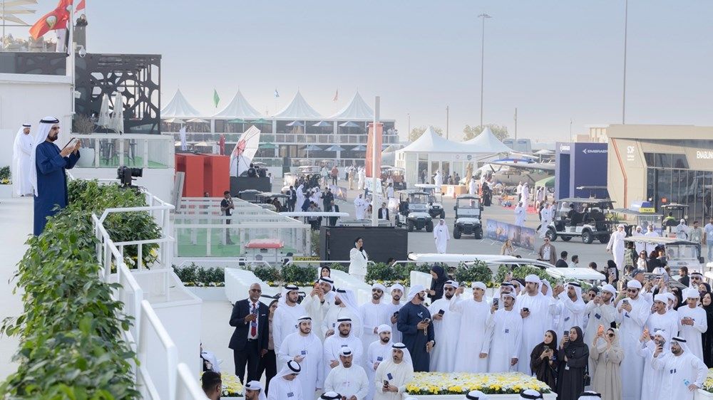 خلال زيارة سموه لمعرض دبي للطيران 2025.. محمد بن راشد يؤكد دور الإمارات في صياغة مستقبل الطيران والفضاء