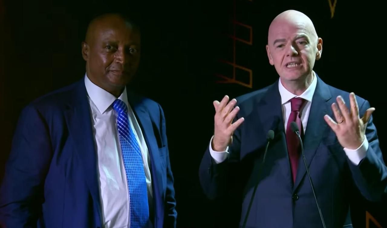 أشرف حكيمي يتوج بجائزة أفضل لاعب إفريقي في 2025