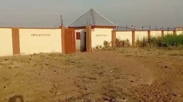 الجيش النيجيري يطلق حملة واسعة للبحث عن 25 تلميذة مختطفة