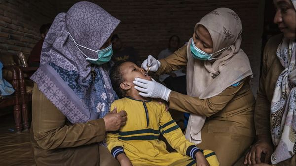 "الصحة العالمية": انتهاء تفشي شلل الأطفال في إندونيسيا