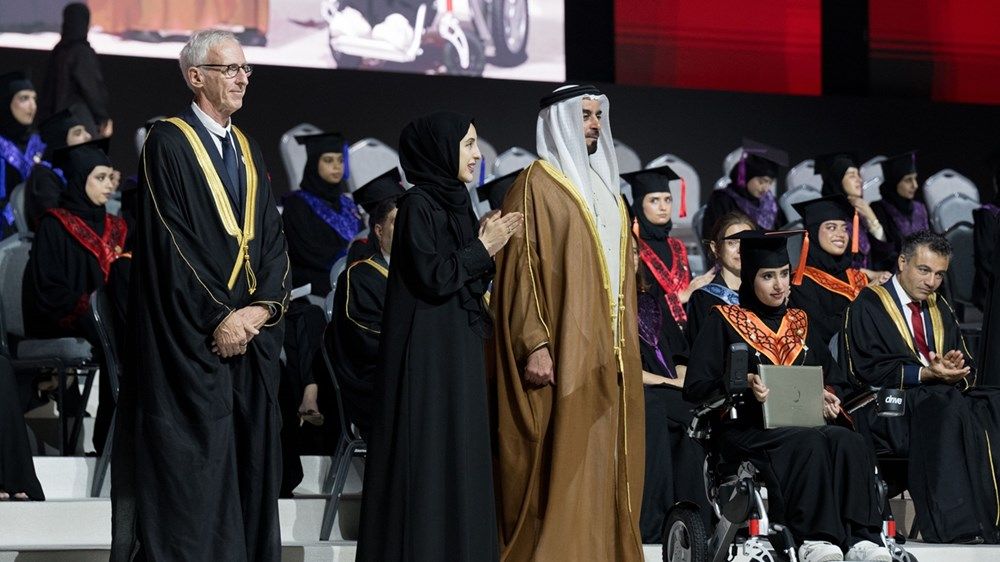 سيف بن زايد يشهد حفل تخريج دفعة «صُنّاع المستقبل» 2025 في جامعة زايد